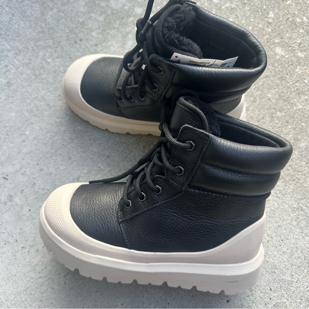 UGG NWT Neumel High Weather Hybrid black lace up winter boot womens 6 / kids 4 - Picture 3 of 8